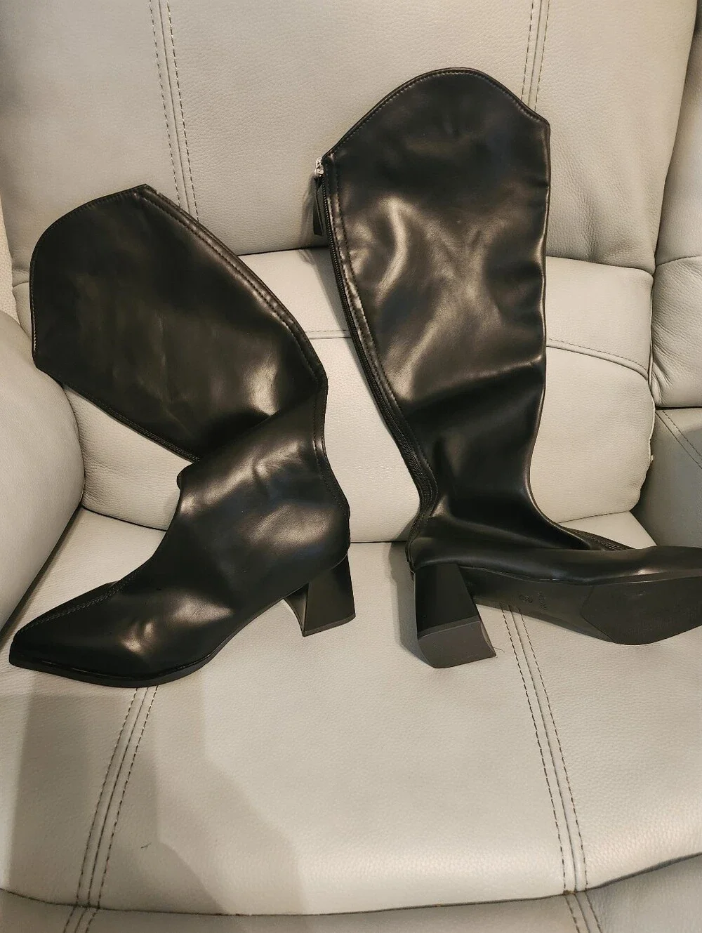 Women's Black Knee-High Block Heel Boots